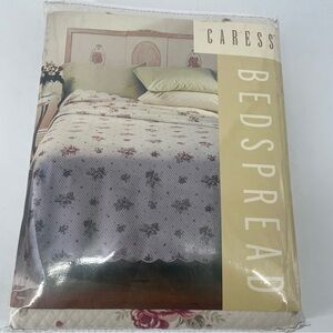 VINTAGE MERVYN'S CARESS Queen Bedspread Roses  NEW  Scallop Edge